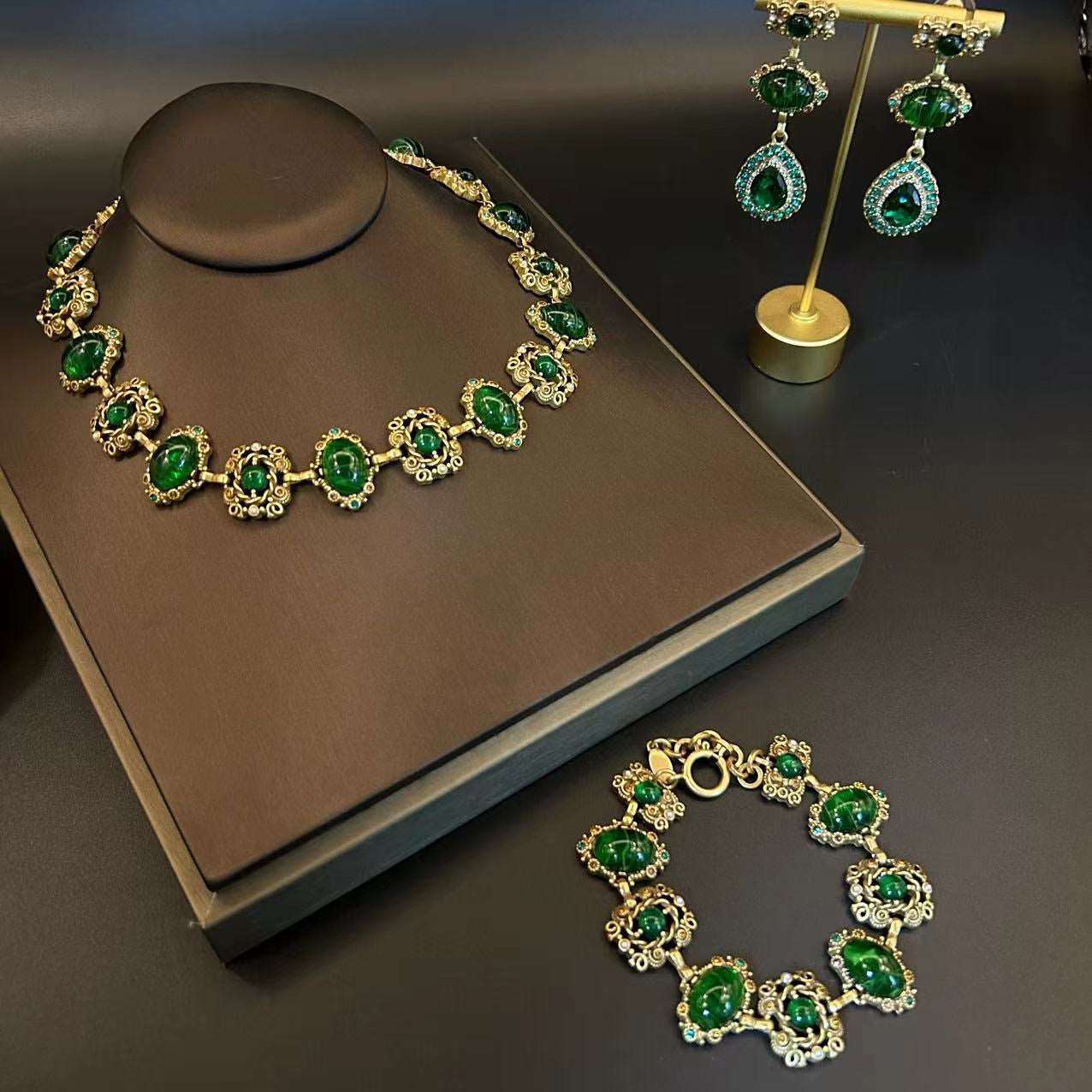 Regal Green Jewelry Set