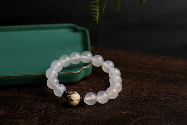 white agate bracelet