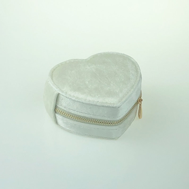 Heart-shaped portable jewelry box