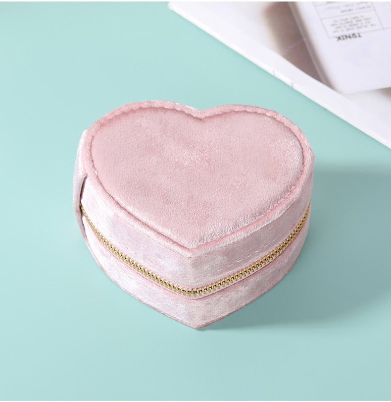 Heart-shaped portable jewelry box